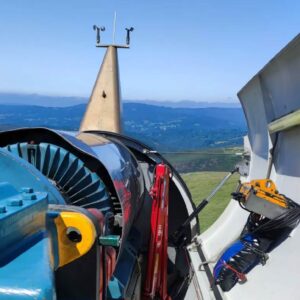 Vista al exterior desde el nacelle de un aerogenerador