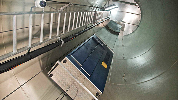 Ascensor en el interior de un aerogenerador. LT - Lift Training