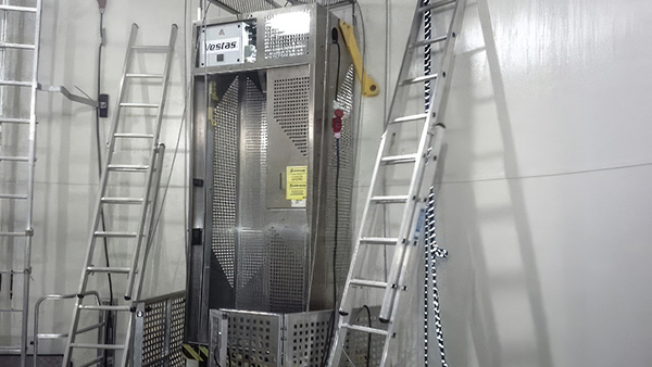 Elevador instalado en un aerogenerador